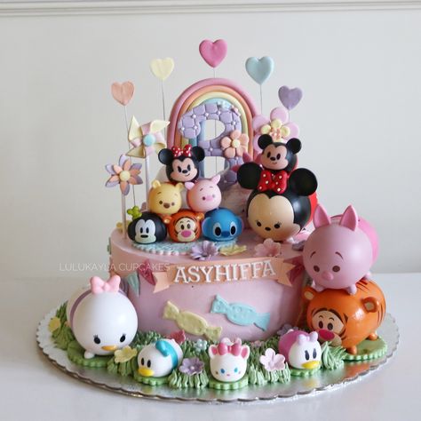 Taum tsum cake Tsum Tsum Birthday Cake, Tsum Tsum Cake, Food Varieties, Tsum Tsum Party, 21st Birthday Checklist, Disney Cake, Disney Desserts, Disney Birthday Cakes, Unicorn Birthday Cake