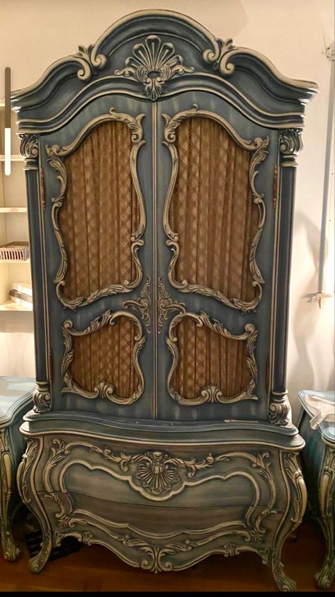 Fantasy Wardrobe Furniture, Victorian Armoire, Antique Closet, Victorian Closet, Armoire Ideas, Ideas Armario, Shabby Chic Furniture Diy, Gothic Furniture, Dream Furniture