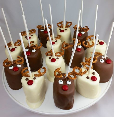 Marshmallow Reindeer, Marshmallows On A Stick, Decorated Marshmallows, Large Marshmallows, Dipped Marshmallows, Covered Marshmallows, Chocolate Dipped Marshmallows, Chocolate Deserts, Marshmallow Dip