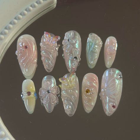 Xhs Nails, Chrome Flower Nails, Garden Nail Art, Cottagecore Nails, Fairy Nails, Nails Butterfly, Princess Nails, Nails Chrome, Nails Pretty