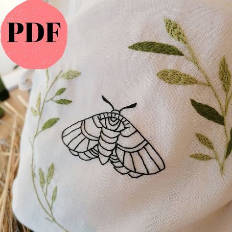 Moth Embroidery, Little Crafts, Design On Fabric, Pictures Tips, Helpful Things, Things To Make, Embroidery Patterns Free, List Of Things, Pretty Patterns