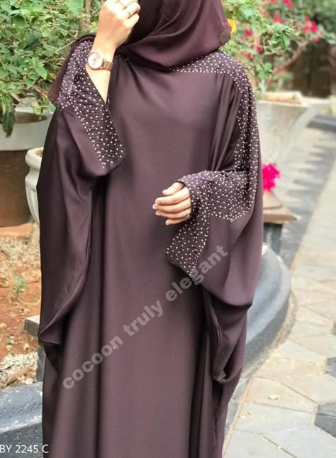 Abaya Overcoat Designs, Latest Abaya Designs, Pakistani Bridal Hairstyles, Muslim Women Clothing, Abaya Designs Latest, Abaya Fashion Dubai, Lifestyle Dresses, Girls Dresses Sewing, Hijab Style Tutorial