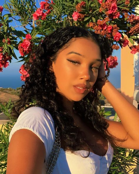 Chelly👼🏽 (@babychellyy) • Instagram photos and videos Latina Girl Aesthetic, Latino Girl, Latino Aesthetic, Latino Girls, Black Teenage Girl, Beautiful Curly Hair, Curly Girl Hairstyles, Hair Colours