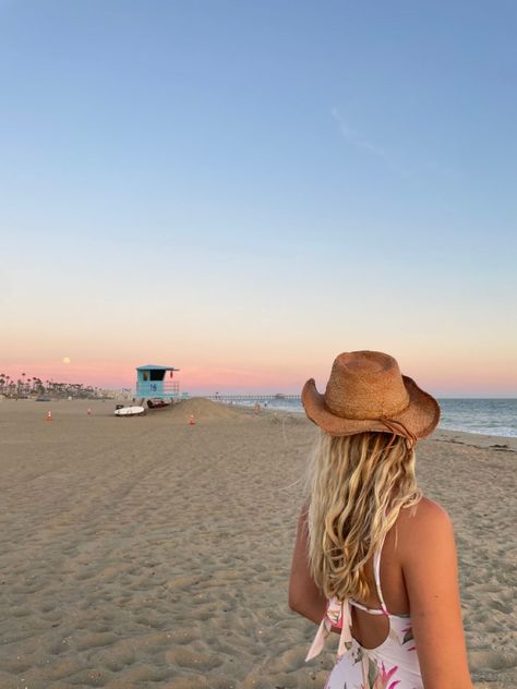 How To Wear The Costal Cowgirl Aesthetic – Vanessa's Digital Dialogue Coastal Cowgirl Aesthetic, Costal Granddaughter, Cowgirl Pictures, Country Summer, Fest Outfits, New Aesthetic, Cowgirl Aesthetic, Coastal Cowgirl, Summer Dream