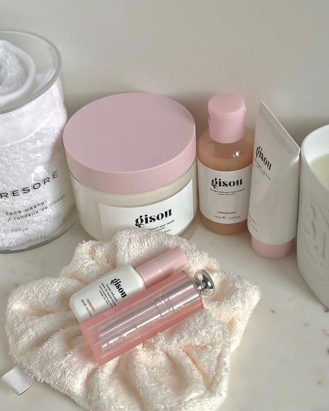 I Love Pink, Hair Care Aesthetic, Gisou Hair Products Aesthetic, Cute Pink Skincare, Hair Care Pink Aesthetic, Light Pink Skincare Aesthetic, Pink Skincare Aesthetic Products, Glossier You, Soft Girl Aesthetic