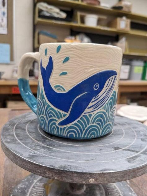 Pottery Ocean Ideas, Sea Life Pottery Painting, Pottery Cups Ideas, Ocean Pottery Painting, Scrafito Designs, Pottery Painting Abstract, Pottery Painting Animals, Painting Cups Ideas, Cool Mugs Ceramics