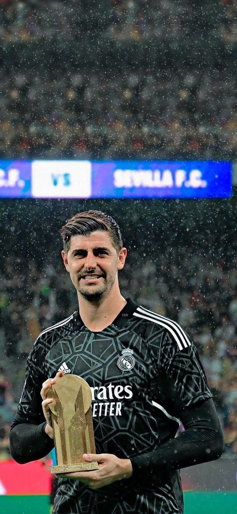 Courtois 🧤💫 Courtois Real Madrid, Real Madrid Team, Thibaut Courtois, Madrid Football, Real Madrid Football, Football Photos, Dodge Viper, Football Pictures, Man Crush