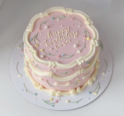 Bolo Vintage, Vintage Birthday Cakes, Pastel Birthday, Girly Cakes, Pink Birthday Cakes, Mini Cakes Birthday, Pretty Dessert, Creative Birthday Cakes, Simple Birthday Cake