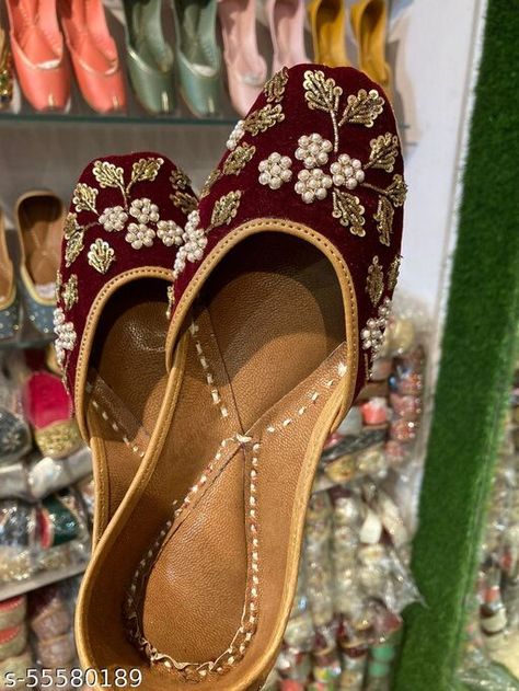 Page 4 of Jutti : Punjabi Juti Designs Online for Girls | Meesho Juti Designs For Women, Punjabi Juti, Jutti Punjabi, Indian Shoes, Punjabi Jutti, Abstract Art Painting Diy, Punjabi Wedding, Palm Beach Sandals, Classy Women