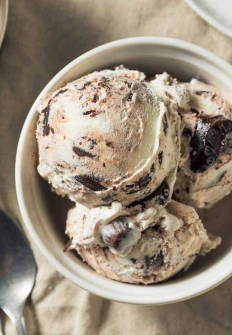 Moose Tracks, Chocolate Fudge Sauce, Honey Ice Cream, Ice Cream Maker Recipes, Butter Honey, Yummy Ice Cream, Homemade Ice Cream Recipes, Peanut Butter Honey, 12 Tomatoes