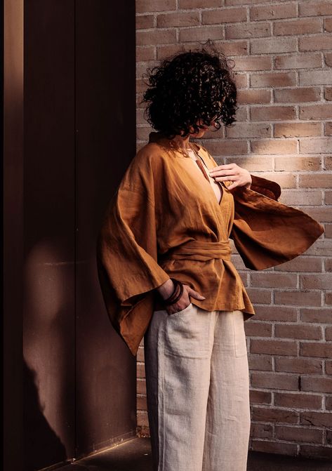 This linen kimono is very comfortable.  The kimono is perfect for any occasion. MODEL DETAILS * 3/4 Sleeves  * Medium weight linen about (165 g/m²) * Color - toffee/ warm brown. Length about 64 cm / 25,20 inches. The width of the kimono measured flat is 61 cm  / 24,02 inches. One size. Fit with size S/M/L The kimono is made from Oeko-Tex-100 certified linen, which is produced in Europe (European flax) and is pure softened linen. OEKO-TEX® Standard 100 Certified linen fabric guarantees that it me Kimonos, Linen Kimono Outfit, Japandi Clothing, Kimono Top Outfit, Kimono Linen, Zero Waste Fashion, Linen Kimono, Kimono Blouse, Linen Fashion