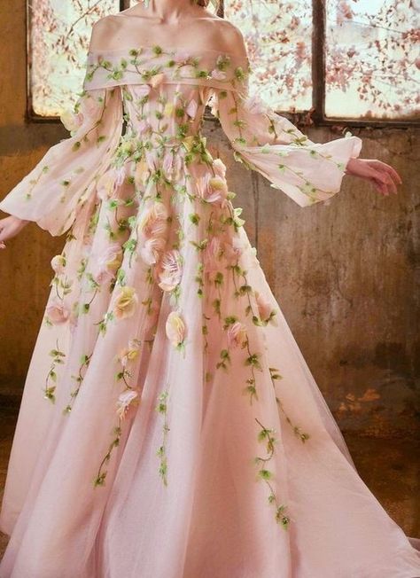 ً on X: "Tony Ward FW22 https://t.co/R6pqCISSXw" / X Flower Gown, Embroidered Tulle Dress, Fairy Dresses, Tony Ward, Fairytale Dress, Fantasy Dress, Dream Wedding Dresses, Beautiful Gowns, Fancy Dresses