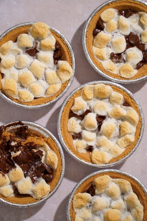 Smores Pie Recipe, S'mores Pie, Halloween Smores, Bbq With Friends, Roasted Carrot Soup, Mini Pie Crust, Smores Pie, Eaten Alive, Apple Crumble Pie