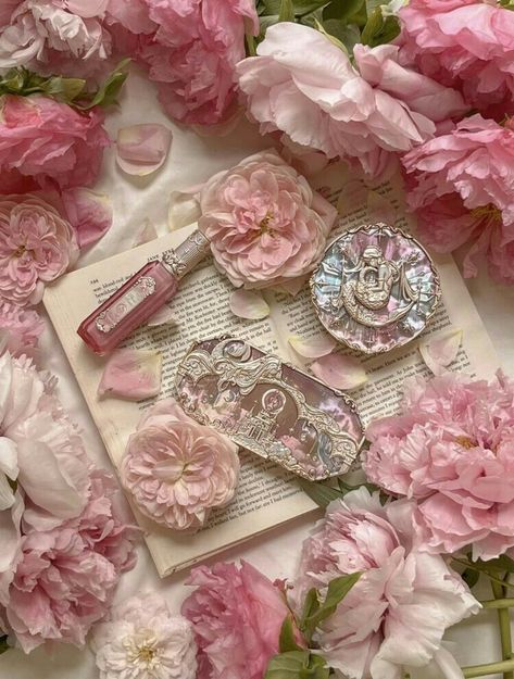 Flower Knows Makeup, Princess Makeup, Flower Makeup, Flower Knows, Soft Pink Theme, Olive Young, Fancy Makeup, Pastel Pink Aesthetic, Rose Pastel