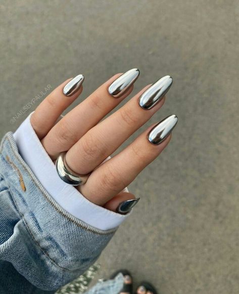 Silver Nail, Nails Metallic Chrome, Chrome Nails Silver, Chrome Nail Colors, Silver Nail Polish, Chrome Nail Art, Chrome Nails Designs, Mirror Nails, Chrome Nail