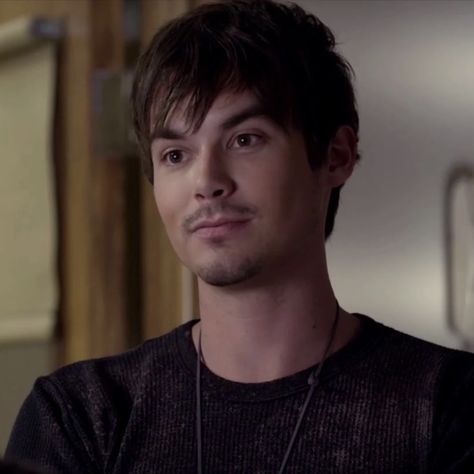 Pll Caleb, Caleb Pretty Little Liars, Caleb Rivers, Pretty Little Liars Characters, Ezra Fitz, Ian Harding, Fine Guys, Liar Liar, Tyler Blackburn