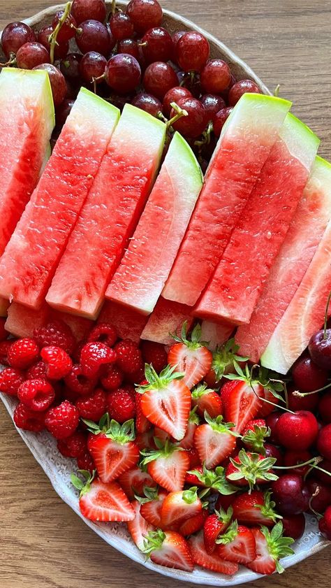 Watermelon Fruit Platter | …#naturescandy 👇 we’ve listed all the fruits we’ve used on our platter. . . Cherries Red Grapes Strawberries Raspberries Watermelon . . A few berries and a watermelon creates the most beautiful fruit platter… give it a try 😊 platter from @nomliving . . . . #watermelonlove #watermelon🍉 #fruitplatter#goodeats#foodie#fruitsandveggies #watermelon#eidplatter #rainbowfruit #fruittart #instafood#homecooking#foodblog#foodlover#foodforthought#fooddiary#foodgram#foodforfoo Pink Fruit Platter, Red Fruit Platter, Red Board Night Food, Red Food Board, Red Charcuterie Board, Beautiful Fruit Platter, Festive Fruit Platter, Strawberry Platter, Gym Meals