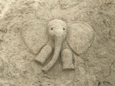 Sand Animals Sculptures, Beach Sand Art Sculpture Easy, Easy Sand Sculptures Ideas, Sand Sculptures Easy The Beach, Sand Art Ideas, Sand Sculptures Easy, Sand Castle Ideas, Sandcastle Ideas, Sand Animals