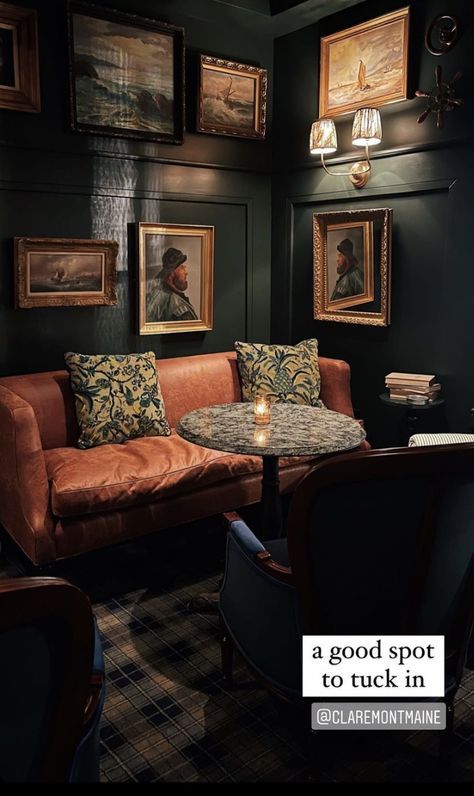 English Gentleman’s Club Decor, Speakeasy Wall Paint, Peaky Blinders Living Room, Small Speakeasy Room, Gentlemen’s Lounge, Gentleman Club Interior Classic Style, Speakeasy Room Ideas Bar, Brewery Bathroom Ideas, Vintage Bar Room