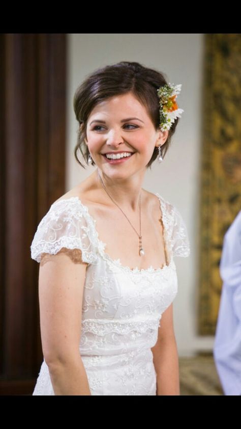 Giniffer Goodwin wedding dress from Ramona and Beezus || Simple, beautiful. Ramona And Beezus, Ginnifer Goodwin, Pixie Hairstyles, Short Hairstyles For Women, Look At You, Cut And Style, Maquillaje De Ojos, New Hair, Cute Hairstyles