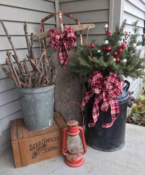 Farmhouse Christmas Front Porch, Christmas Front Porch Decor Ideas, Holiday Front Porch, Christmas Front Porch Decor, Front Porch Decorating Ideas, Front Porch Decor Ideas, Outside Christmas Decorations, Porch Decorating Ideas, Christmas Planters