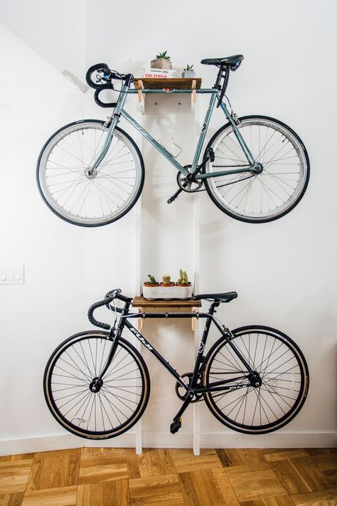 Hanging Bike Rack, Bike Storage Apartment, Rack Velo, Bicycle Storage Rack, Diy Storage Projects, Small Apartment Therapy, Diy Small Apartment, Diy Bike Rack, Bike Storage Garage