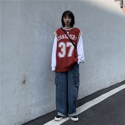 Basketball Jersey Outfit, Boyish Outfits, Girls Attire, Basketball Clothes, Baggy Clothes, Jersey Outfit, Tomboy Style Outfits, Tomboy Fashion, Fashion Design Clothes