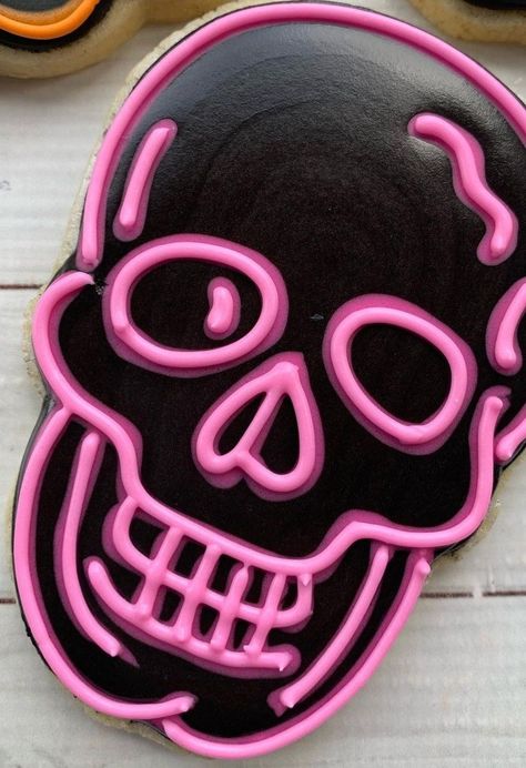 Ghost Face Cookies, Spooky Sugar Cookies, Spooky Halloween Cookies Decorated, Skeleton Cookies Decorated, Halloween Cutout Cookies, Goth Cookies, Punk Rock Cookies, Horror Cookies Decorated, Black And Pink Cookies