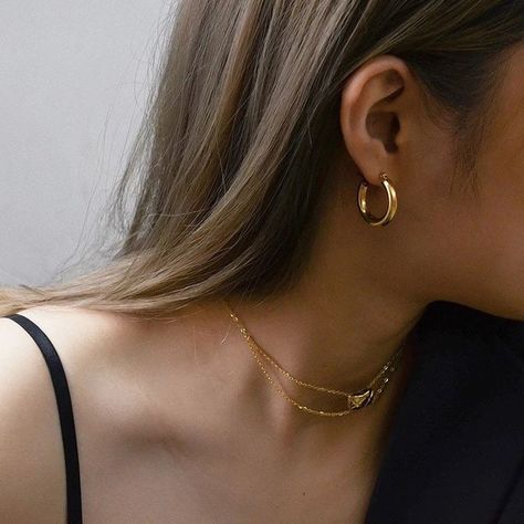 Gold Hoops Aesthetic, Gold Hoop Earrings Aesthetic, Gold Hoop Earrings Outfit, Hoops Aesthetic, Gold Hoop Earrings Style, Hoop Earrings Aesthetic, Earrings Outfit, Gold Hoop Earring, Medium Hoop Earrings