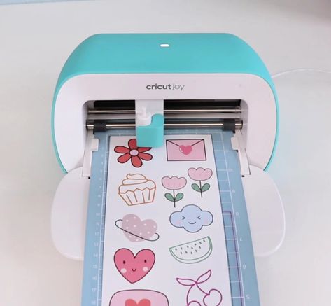 Cricut Projects Vinyl Stickers, Stickers With Cricut Joy, Cricut Joy Stickers, Cricut Joy Project Ideas, Cricut Joy Projects, Circut Joy, Stickers With Cricut, Cricket Joy Projects Craft Ideas, Circuit Joy