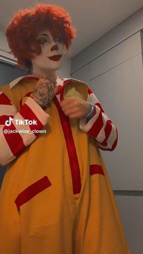 Mcdonald's App, Sally Face Game, Scary Makeup, A Clown, Emo Guys, Clown Makeup, Cosplay Characters, Amazing Cosplay, Big Mac