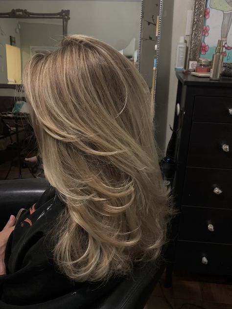 Salon Sovay beautiful highlights and lowlights, base color, gloss, layered haircut and blowout. 🎨 💇‍♀️ Blonde Highlights Blowout, Ashy Lowlights For Blondes, Cool Blonde Highlights With Lowlights, Blonde Highlights With Layers, Soft Layered Haircut, Cold Blonde, Beautiful Highlights, Lowlights Blonde, Blonde Layered Hair