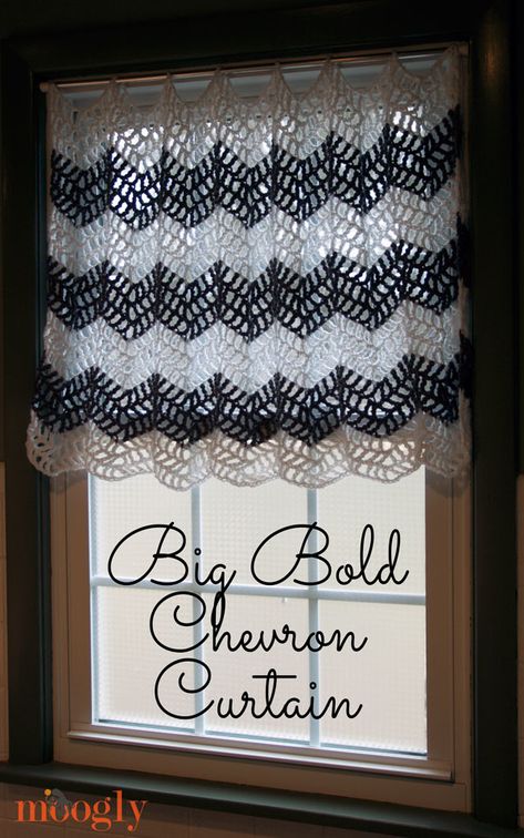 Big Bold Chevron Curtain - perfect for any window! Free #crochet pattern from mooglyblog.com Chevron Curtains, Crochet Curtain Pattern, Crochet Curtains, Crochet Kitchen, Crochet Home Decor, Crochet For Home, Curtain Patterns, Crochet Motifs, Crochet Rug