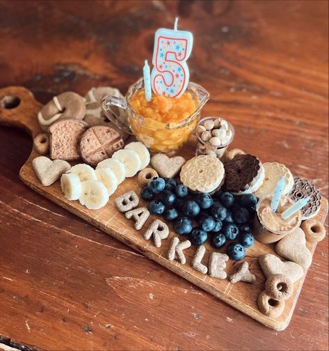 Dog Birthday Pictures, Dog Cake Recipes, Pet Treats Recipes, Dog Birthday Gift, Healthy Dog Treats Homemade, Puppy Birthday Parties, Dog Treats Homemade Recipes, Dog Enrichment, Dog Bakery