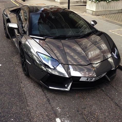 Aventador Lamborghini, Small Luxury Cars, Cars Ferrari, Chrome Car, Chrome Cars, Lamborghini Veneno, Pagani Huayra, Lamborghini Cars, Super Luxury Cars