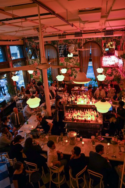 Iconic Restaurants In Nyc, The Smith Restaurant Nyc, New York City Nightlife, Restaurants New York City, New Years Eve In New York City, Best New York Restaurants, New York Club Aesthetic, Nyc Restaurants Manhattan, New York Bar Aesthetic