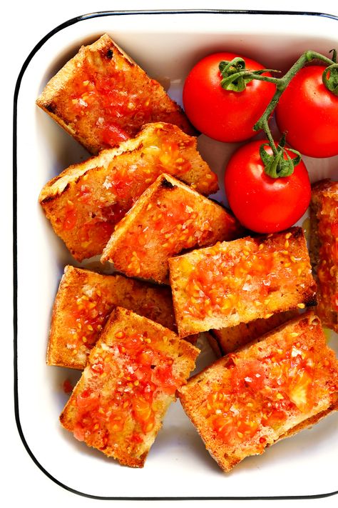 Tomato Bread Recipe, Catalan Recipes, Tomato Bread, Tapas Recipes, Gimme Some Oven, Spanish Tapas, Spanish Dishes, Spanish Food, Food Plating