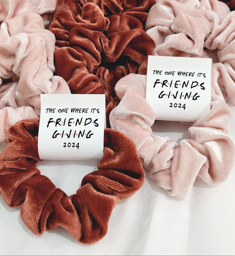 The One Where It's Friendsgiving, Friendsgiving 2024, Friendsgiving Party, Thanksgiving Friends Gifts, Thanksgiving Favors, Friends Giving Thanksgiving Gift Ideas For Friends, Friendsgiving Gift Ideas Diy, Friendsgiving Gift Ideas, Friendsgiving Gifts, Friendsgiving Aesthetic, Friendsgiving Activities, Hosting Friendsgiving, Friendsgiving Ideas, Thanksgiving Friends