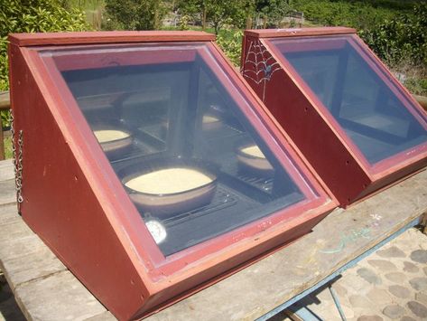 solar oven, in an intentional community, a row of these will go a long way. 1000 Lifehacks, Solar Cooking, Solar Cooker, Solar Oven, Intentional Community, Permaculture Design, Solar Projects, Homestead Survival, Diy Solar