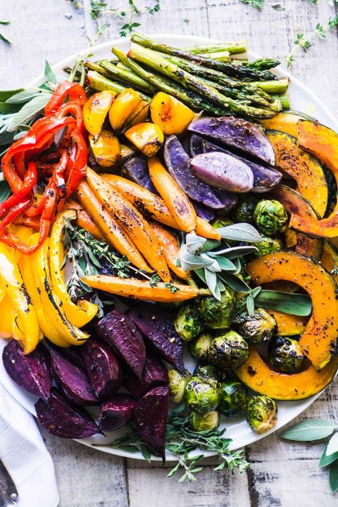 Rainbow Vegetables, Paleo Side Dishes, Paleo Sides, Delicious Veggies, Vegetable Platter, Vegetable Farming, Party Platters, Easy Paleo, Thanksgiving Sides