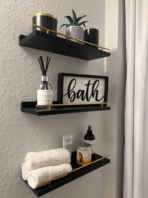 Half Bathroom Decor, Gold Bathroom Decor, Black And Gold Bathroom, Black Bathroom Decor, Bathroom Decor Themes, Black White Bathrooms, Bathroom Shelf Decor, White Bathroom Decor, Bathroom Decorating Ideas