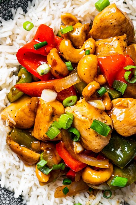 This easy Cashew Chicken recipe is like your favorite Chinese takeout but way better! It’s packed with flavors, loaded with veggies and protein, and you’ll have it ready in just 30 minutes. Easy Cashew Chicken Recipe, Chicken Cashew Stir Fry, Cashew Chicken Recipe, Roasted Cauliflower Steaks, Cauliflower Steaks, Cashew Chicken, Chinese Dishes, Stir Fry Recipes, Hoisin Sauce