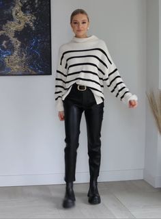 Black Striped Knit Outfit, Black And White Striped Sweater Outfit Winter, Black And White Sweater Outfit Striped, Strip Sweater Outfit, Lydia Tomlinson Outfits Winter, Striped Sweater Outfit Winter, Striped Sweatshirt Outfit, Black And White Striped Sweater Outfit, Stripped Sweater Outfits