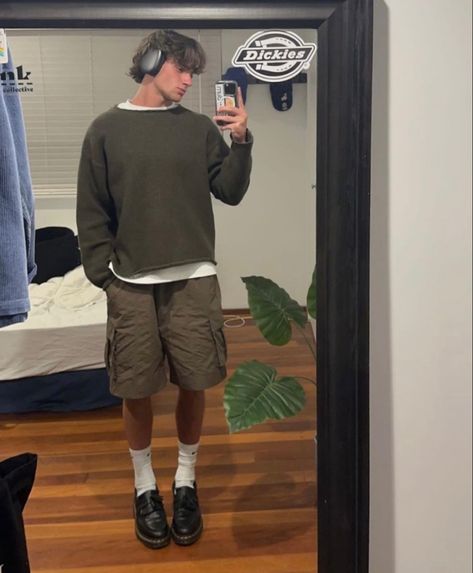 Baggy Cargo Shorts Outfit Men, Cargo Shorts Men Outfits, Mens Streetwear Aesthetic, Cargo Shorts Outfit, Normcore Outfits, Guy Fits, Mens Shorts Outfits, Trendy Boy Outfits, Boy Fits