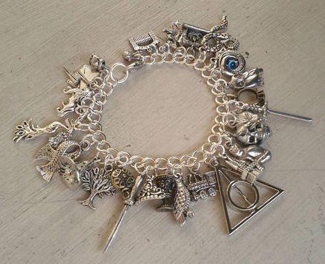 Ultimate Harry Potter Charm Bracelet by jennieingram-- I need this for my birthday!!!!! HINT HINT HINT HINT HINT HINT HINT HINT Harry Potter Charm Bracelet, Stile Harry Potter, Harry Potter Accessories, Harry Potter Charms, Harry Potter Jewelry, Harry Potter Outfits, Harry Potter Diy, Harry Potter Love, Harry Potter Obsession