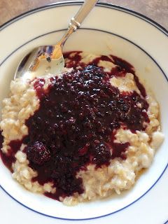 Savory Sweet and Satisfying: Blackberry Maple Oatmeal Blackberry Raspberry Recipes, Blackberry Oatmeal, Maple Oatmeal, Bowl Of Oatmeal, Baked Oatmeal Recipes, Raspberry Recipes, Oatmeal Breakfast, Everyday Meals, Baked Oatmeal