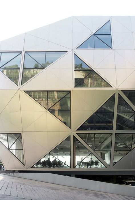 Triangle Facade, Commercial And Office Architecture, Architectural Studio, Facade Cladding, Geometric Architecture, Structure Architecture, Modern Architecture House, Facade Architecture, Structure Design