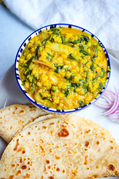 Spinach Dal Shaak - Zheelicious comforting, simple, and easy meal Spinach Dal, Chopped Spinach, Red Chili Powder, Red Chili, Baby Spinach, Family Favorites, Kid Friendly, Great Recipes, Spinach