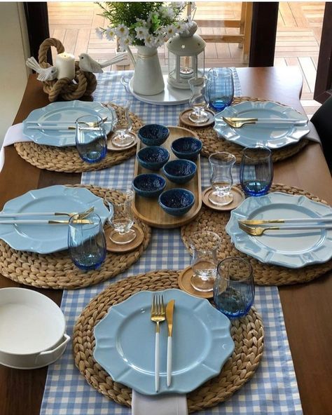 Table Setting Etiquette, Blue Table Settings, Crockery Design, Tafel Decor, Dinner Party Table, Table Setting Decor, Dinner Table Setting, Dinner Table Decor, Beautiful Table Settings