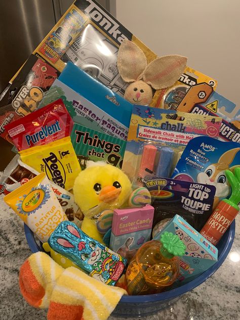 Kawaii, Tricky Tray Baskets, Easter Story For Kids, Easter Stories, Candy Baskets, Candy And Chocolate, Basket Kids, Modern Easter, Kids Gift Baskets